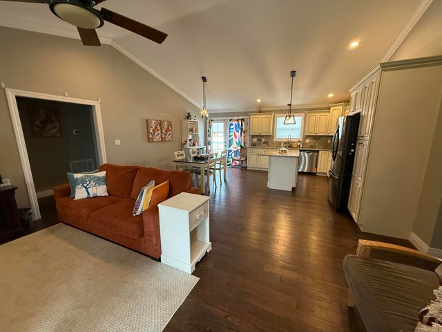 3696 Barbourville Road, London, KY 40744