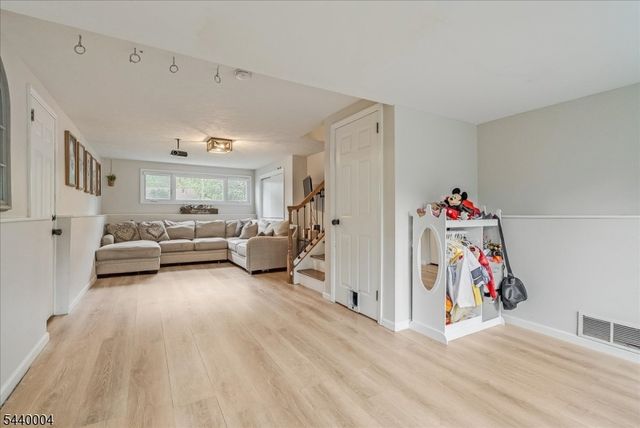 9 Linden Ln, Wayne Twp., NJ 07470