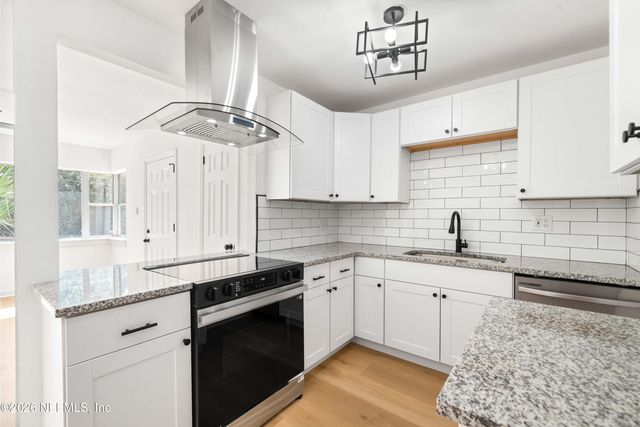 8845 ATTER Lane, Jacksonville, FL 32216