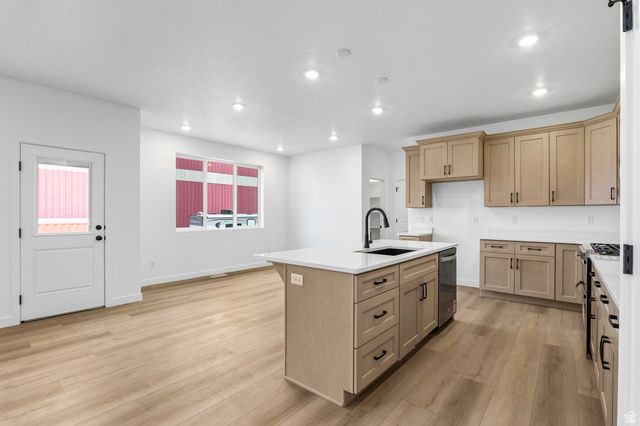 653 N PLAINSMAN DR, Spanish Fork, UT 84660