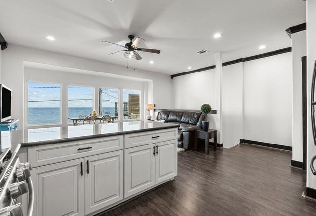 4514 Boulevard Street, Bacliff, TX 77518