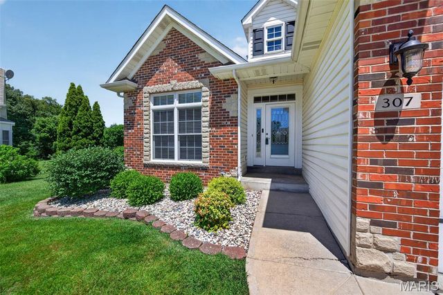 307 Glasgow Drive, St Charles, MO 63301