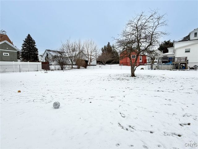 16 1st Street, Whitestown, NY 13495