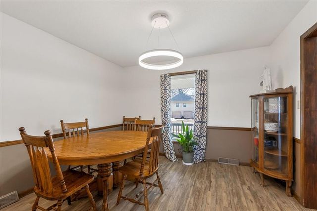 525 SE Vista Drive, Lee's Summit, MO 64063