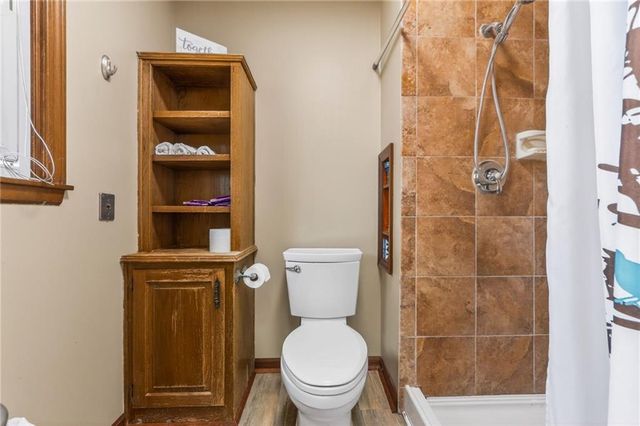 525 SE Vista Drive, Lee's Summit, MO 64063