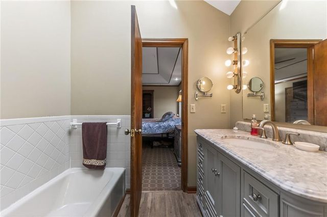 525 SE Vista Drive, Lee's Summit, MO 64063