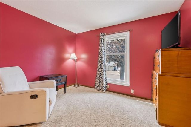 525 SE Vista Drive, Lee's Summit, MO 64063