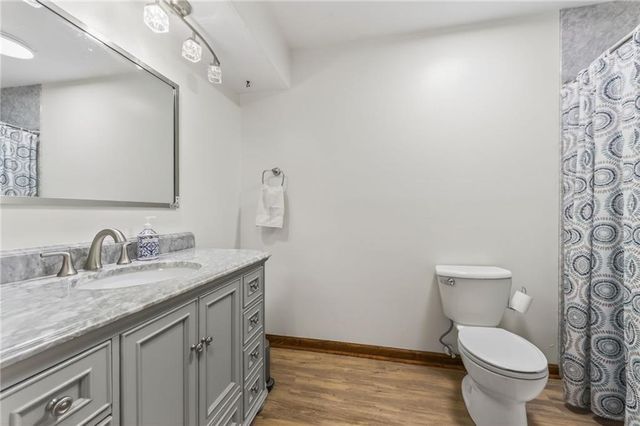 525 SE Vista Drive, Lee's Summit, MO 64063