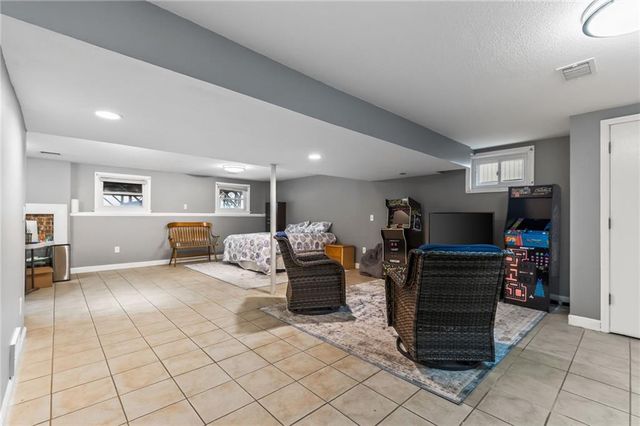 525 SE Vista Drive, Lee's Summit, MO 64063