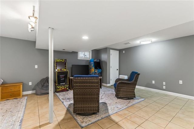 525 SE Vista Drive, Lee's Summit, MO 64063