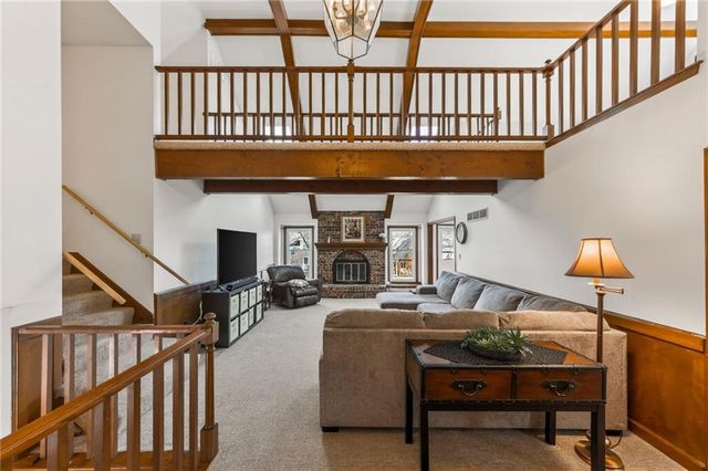 525 SE Vista Drive, Lee's Summit, MO 64063