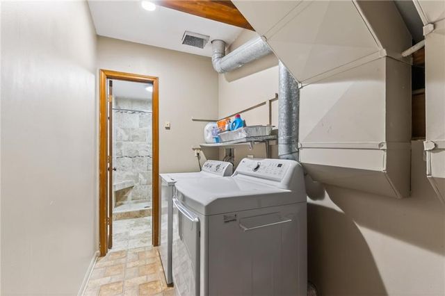 525 SE Vista Drive, Lee's Summit, MO 64063