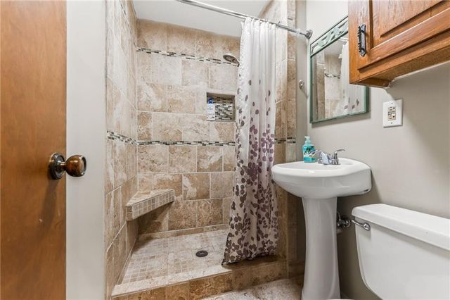 525 SE Vista Drive, Lee's Summit, MO 64063