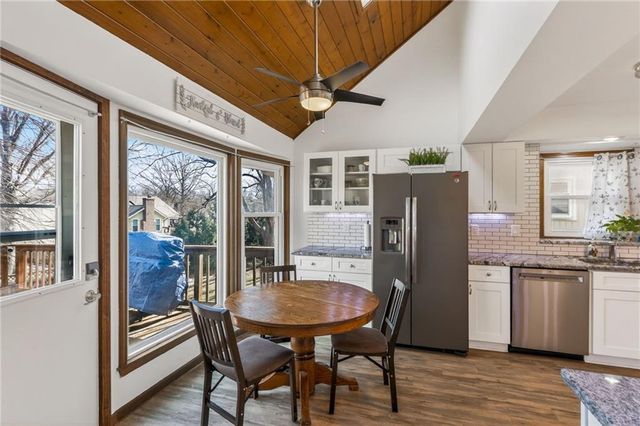 525 SE Vista Drive, Lee's Summit, MO 64063