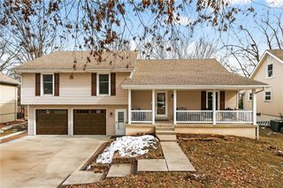 525 SE Vista Drive, Lee's Summit, MO 64063