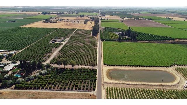 5139 Jim Savage Road, Reedley, CA 93654