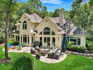 8 Shaftsbury Ln, Hilton Head Island, SC 29926
