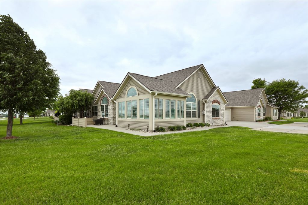 3305 SE Glenstone Drive 212, Grimes, IA 50111