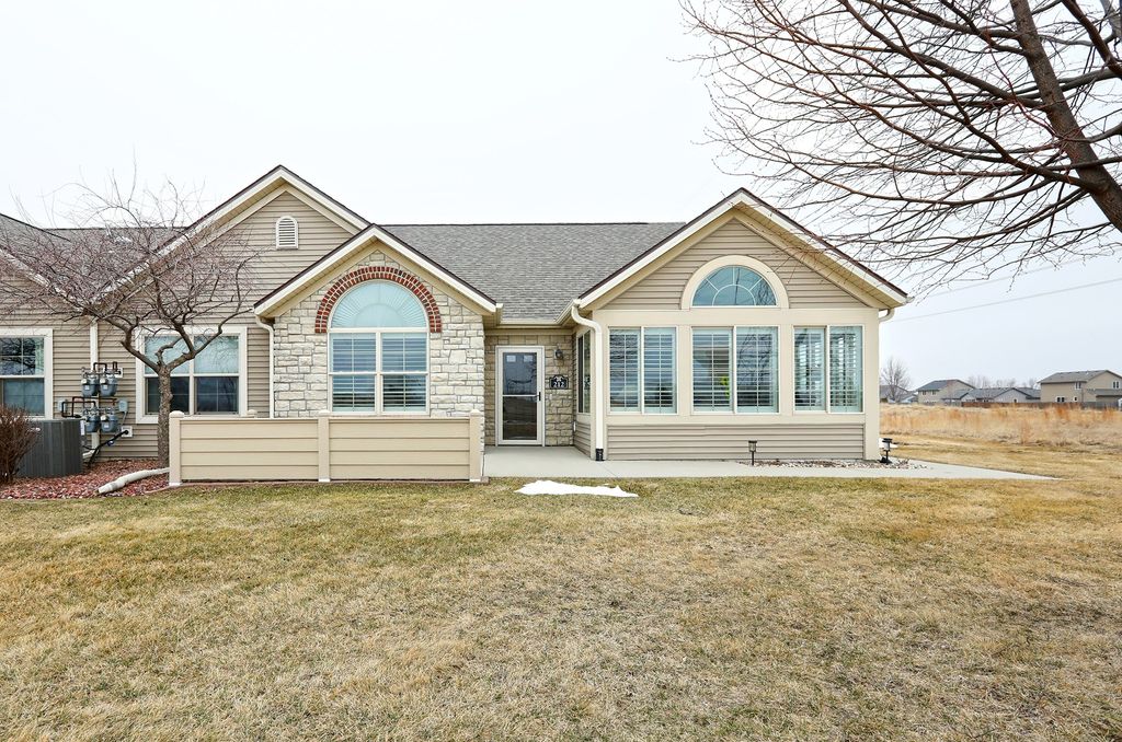 3305 SE Glenstone Drive 212, Grimes, IA 50111