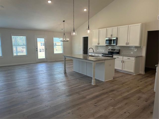 645 Rodeo Drive, Auburn, GA 30011