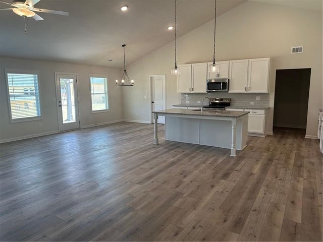 645 Rodeo Drive, Auburn, GA 30011