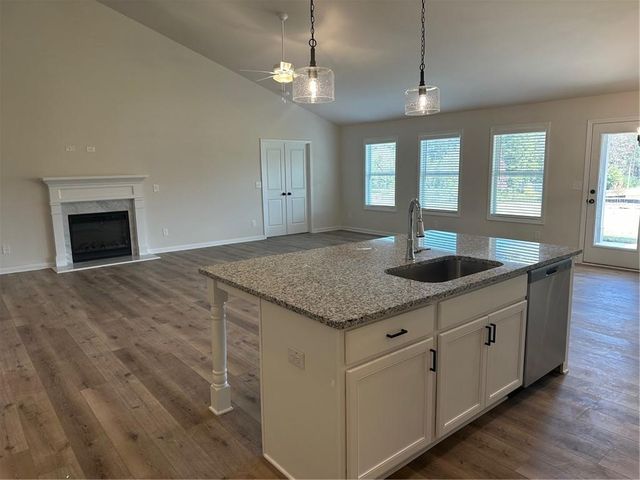 645 Rodeo Drive, Auburn, GA 30011