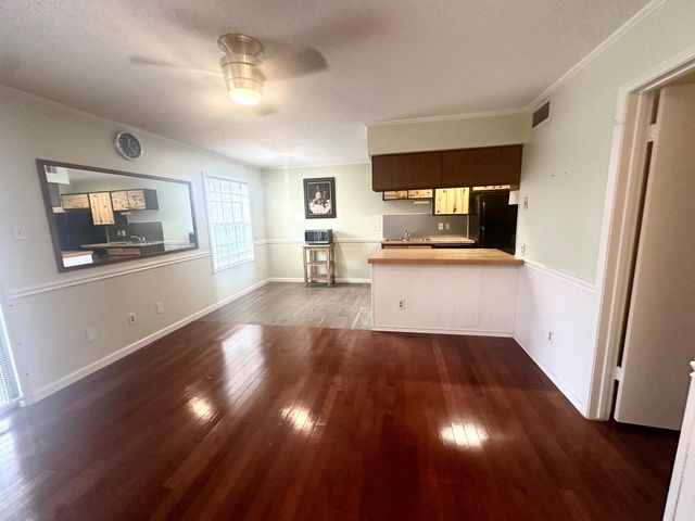2750 Holly Hall Street 403, Houston, TX 77054