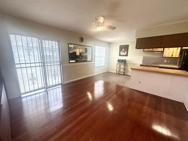 2750 Holly Hall Street 403, Houston, TX 77054