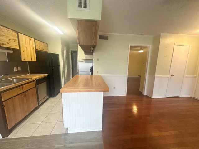 2750 Holly Hall Street 403, Houston, TX 77054