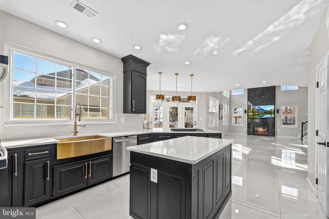 43170 PARKERS RIDGE DR, Leesburg, VA 20176