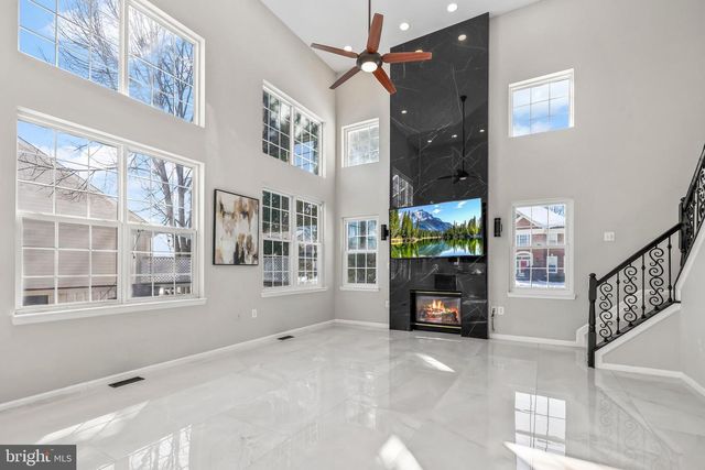 43170 PARKERS RIDGE DR, Leesburg, VA 20176