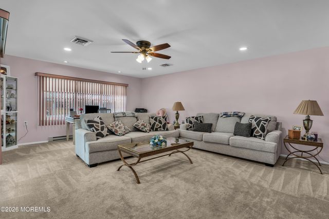 912B Dumbarton Drive, Lakewood, NJ 08701