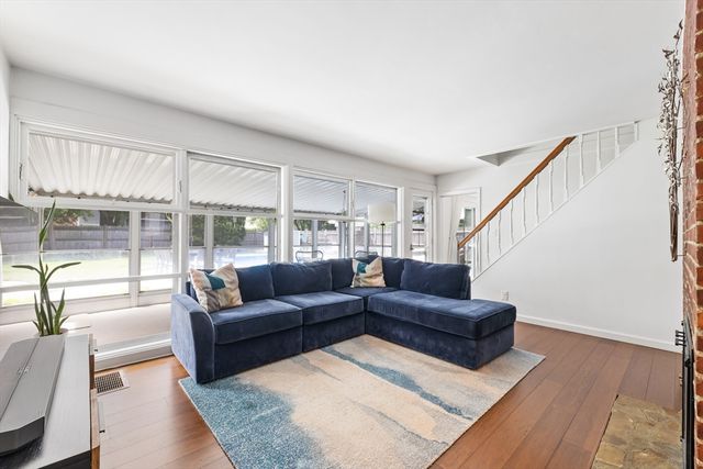 14 Hardwick Rd, Natick, MA 01760