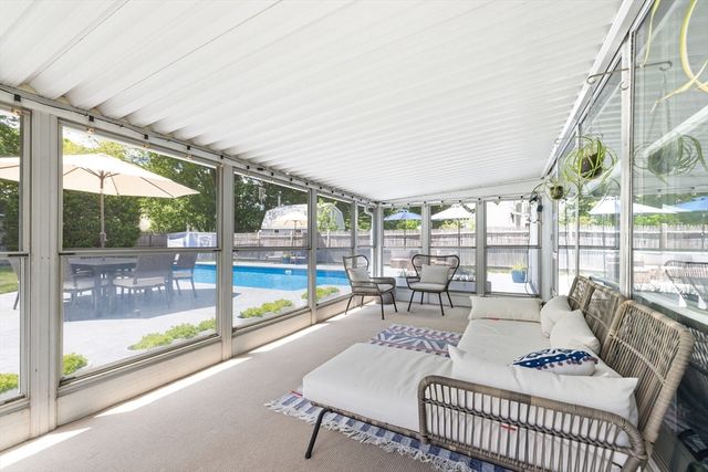 14 Hardwick Rd, Natick, MA 01760