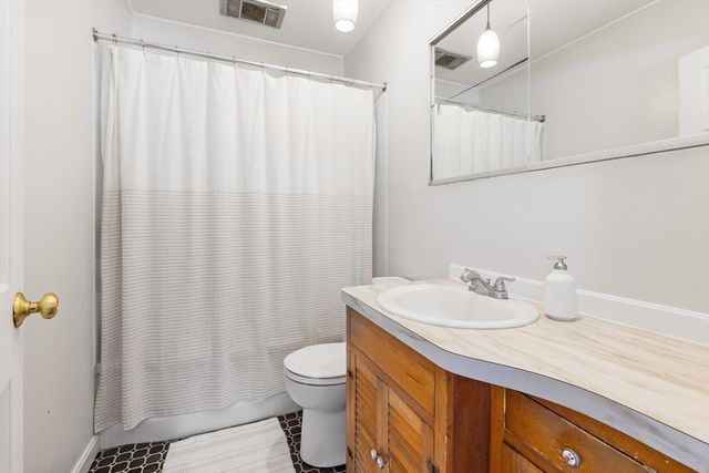 14 Hardwick Rd, Natick, MA 01760