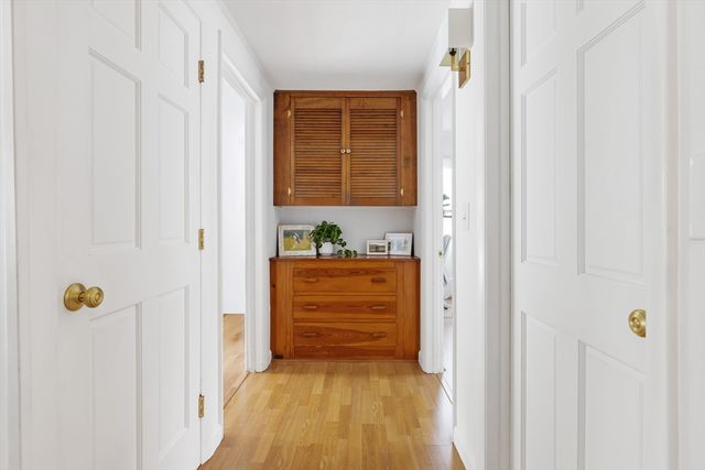 14 Hardwick Rd, Natick, MA 01760