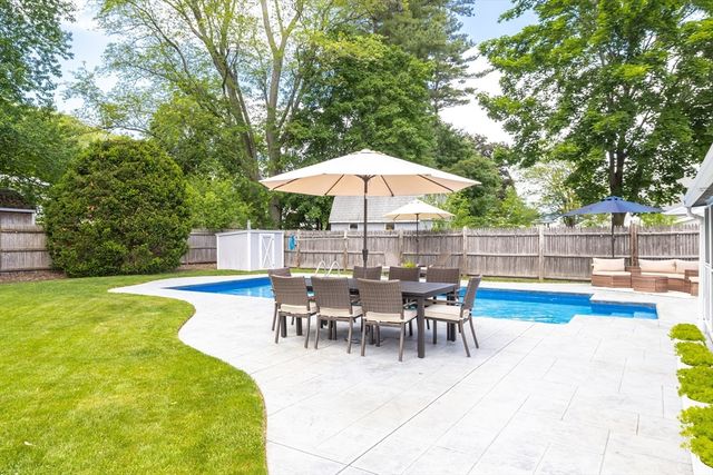 14 Hardwick Rd, Natick, MA 01760