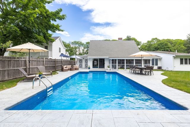 14 Hardwick Rd, Natick, MA 01760