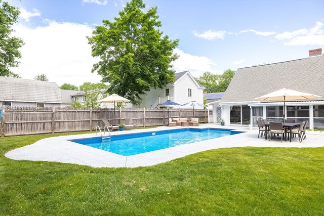 14 Hardwick Rd, Natick, MA 01760