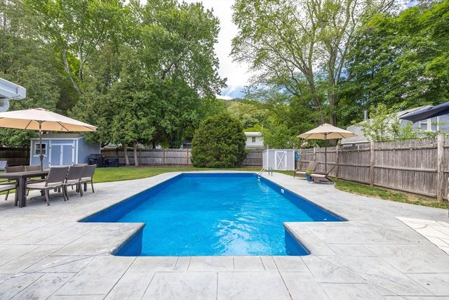 14 Hardwick Rd, Natick, MA 01760