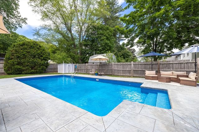 14 Hardwick Rd, Natick, MA 01760