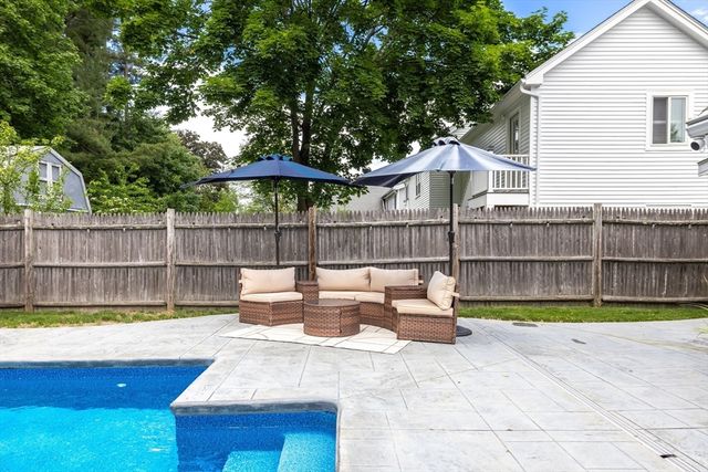 14 Hardwick Rd, Natick, MA 01760