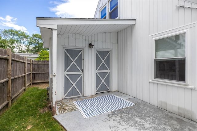 14 Hardwick Rd, Natick, MA 01760