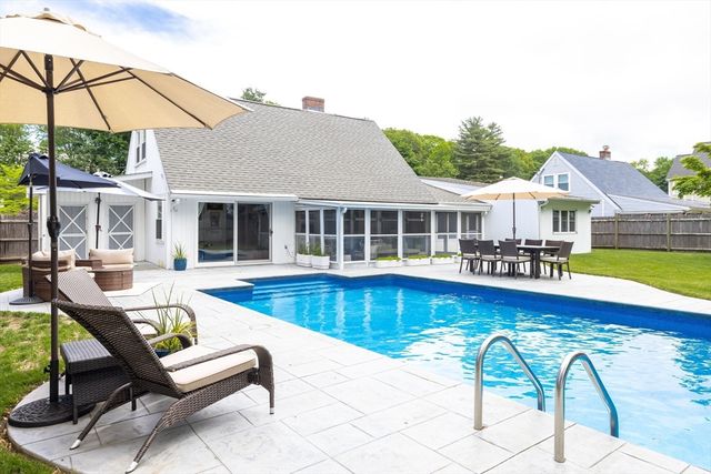 14 Hardwick Rd, Natick, MA 01760