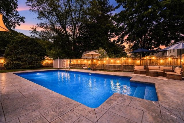 14 Hardwick Rd, Natick, MA 01760