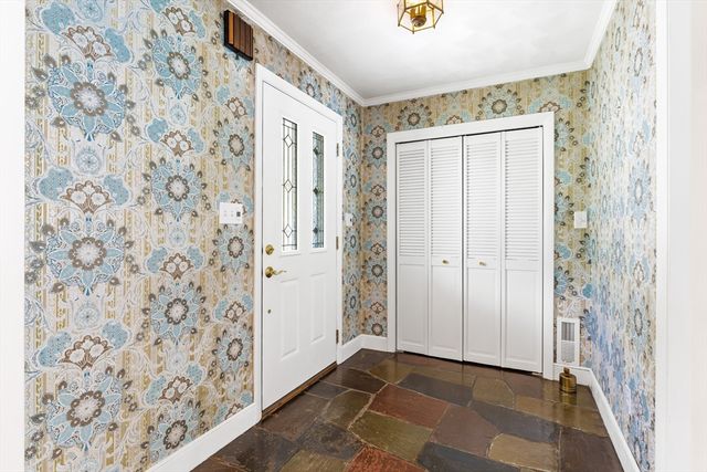 14 Hardwick Rd, Natick, MA 01760