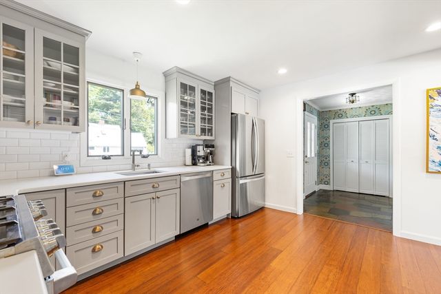 14 Hardwick Rd, Natick, MA 01760