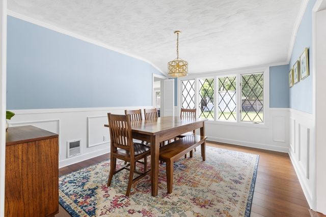 14 Hardwick Rd, Natick, MA 01760