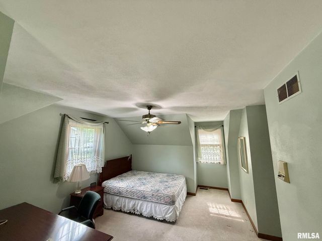 6708 N POST OAK Road, Peoria, IL 61615