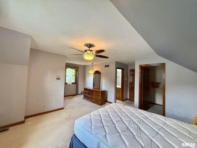 6708 N POST OAK Road, Peoria, IL 61615